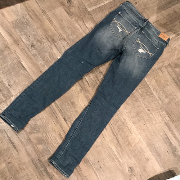 Women’s Abercrombie Jeans - Picture 3 of 4